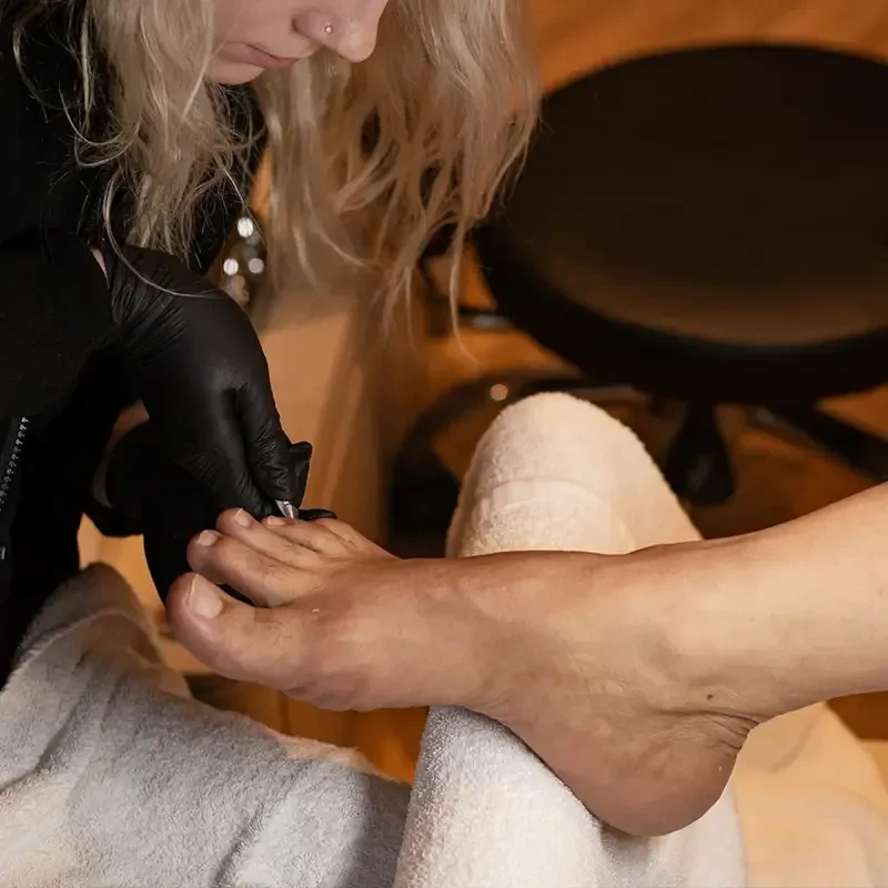 Gentlemans Pedicure Cliping